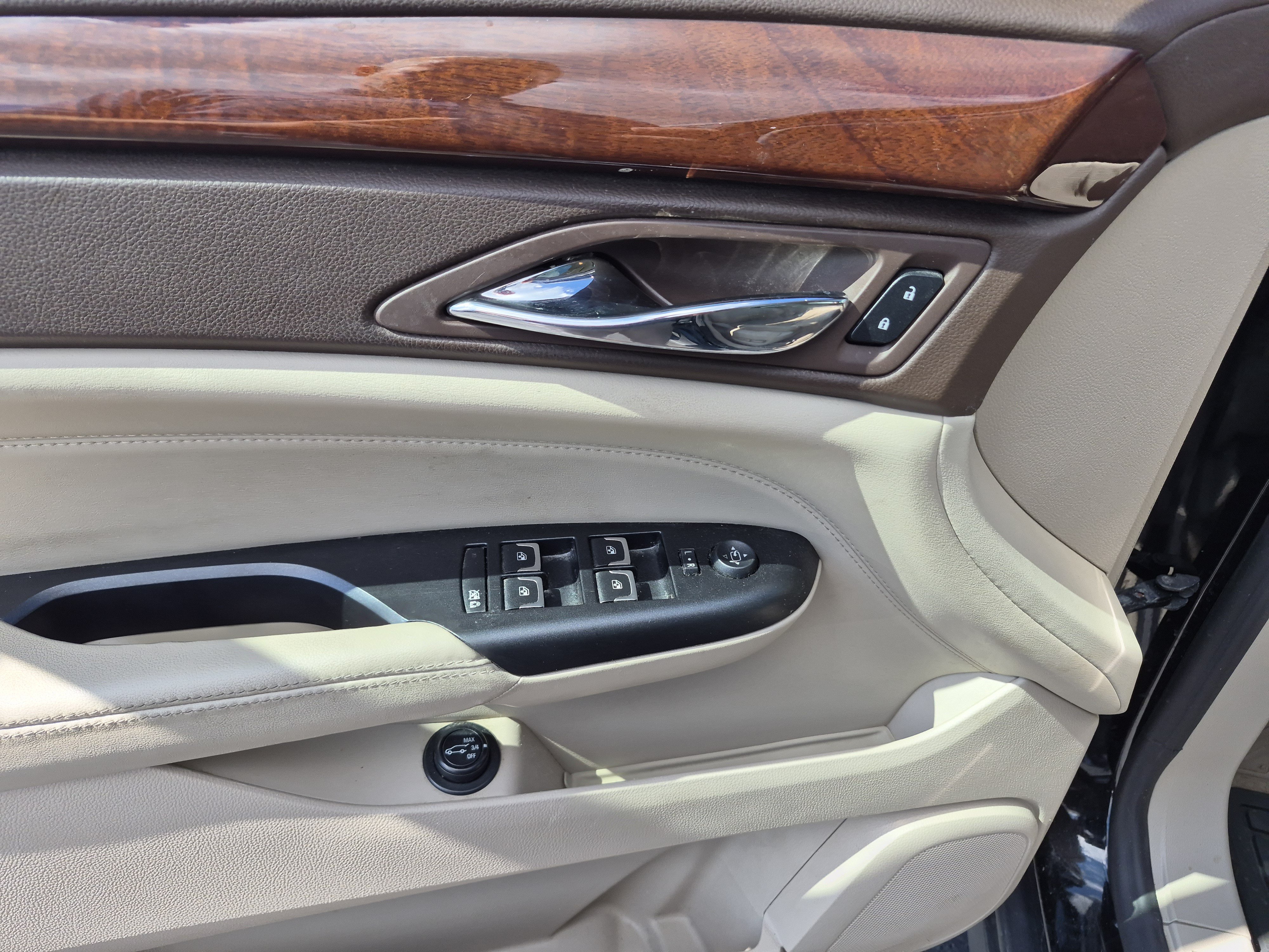 Used 2015 Cadillac SRX Luxury w/ Driver Awareness Package AWD/4WD image 17