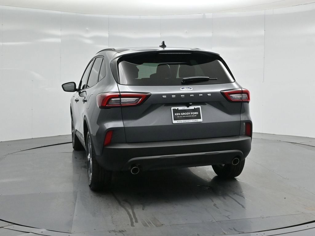 Certified 2025 Ford Escape ST-Line image 26