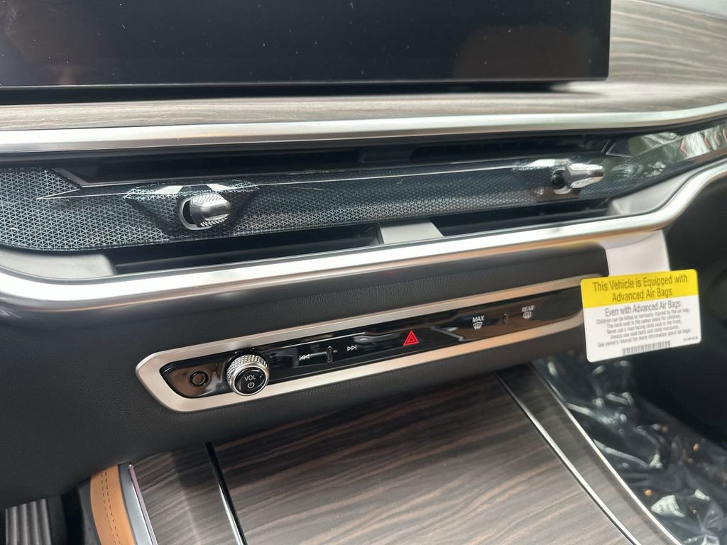 New 2026 BMW X5 xDrive50e w/ Climate Comfort Package image 17