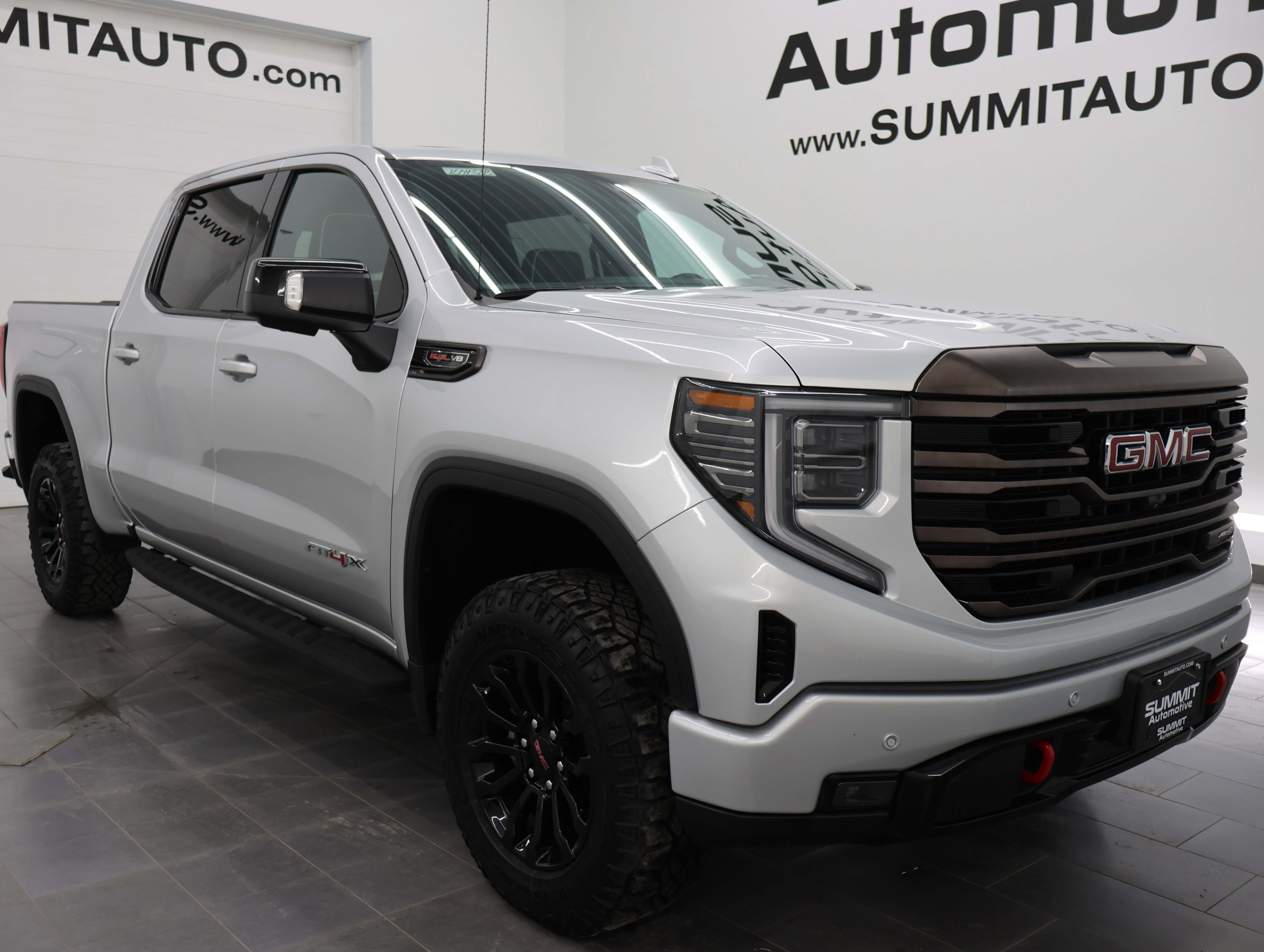 Used 2022 GMC Sierra 1500 AT4X image 2
