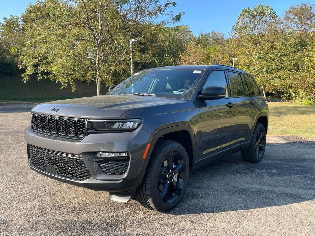 New 2025 Jeep Grand Cherokee L Altitude image 7