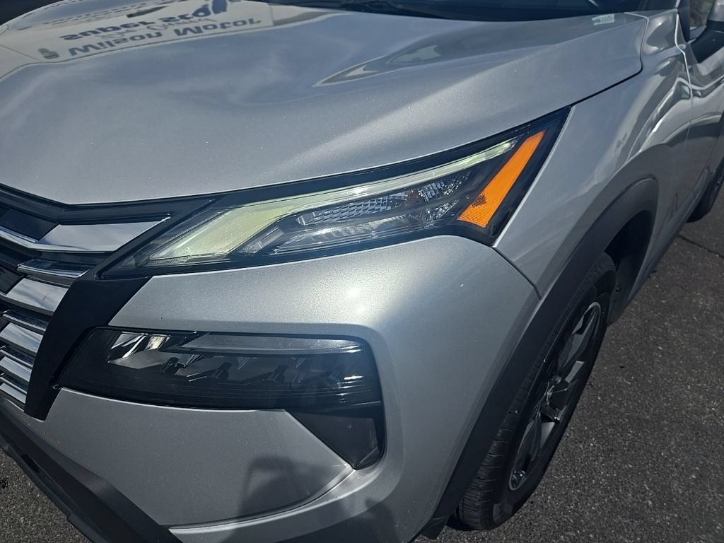 Used 2025 Nissan Rogue SV AWD/4WD image 32