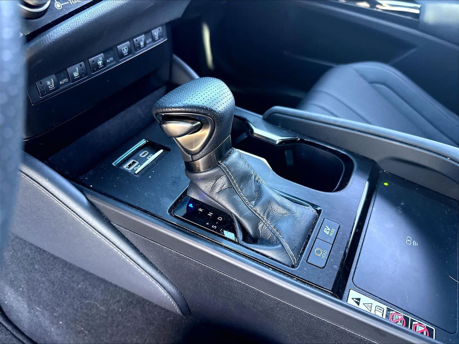 Used 2024 Lexus ES 300h F Sport w/ Accessory Package (Z1) FWD image 19