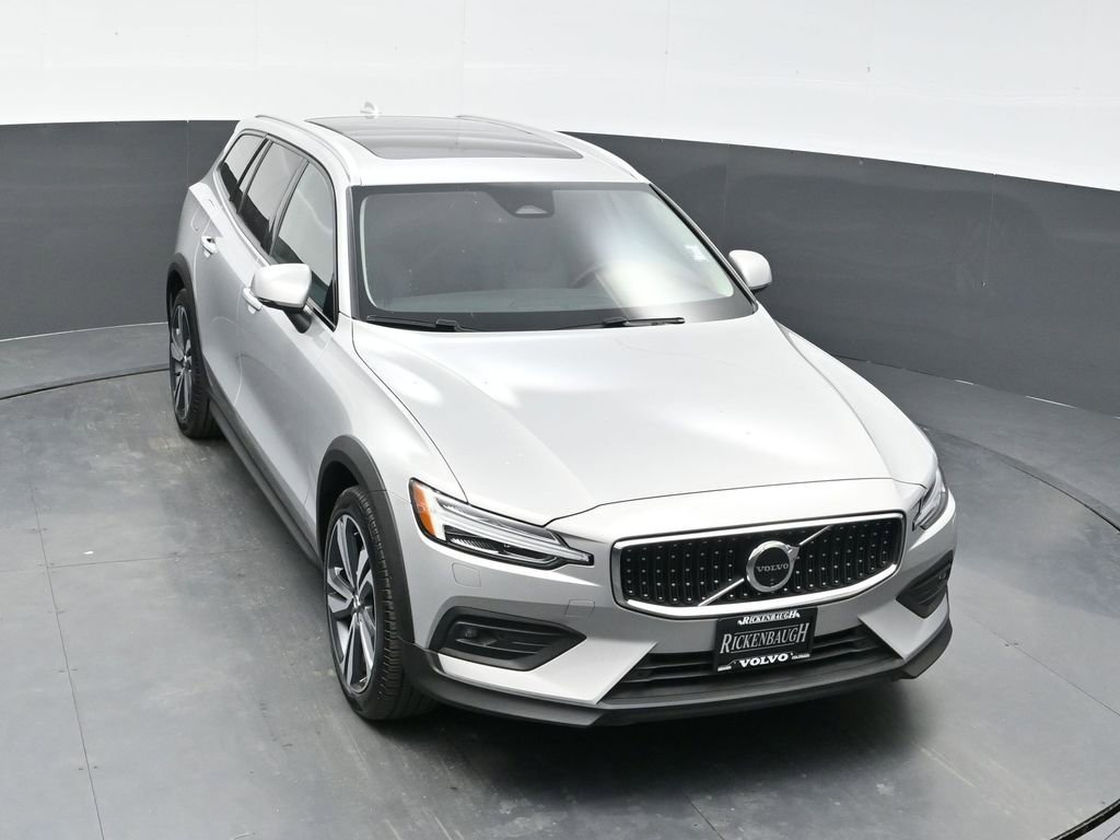 Used 2025 Volvo V60 B5 Cross Country Plus AWD/4WD image 25