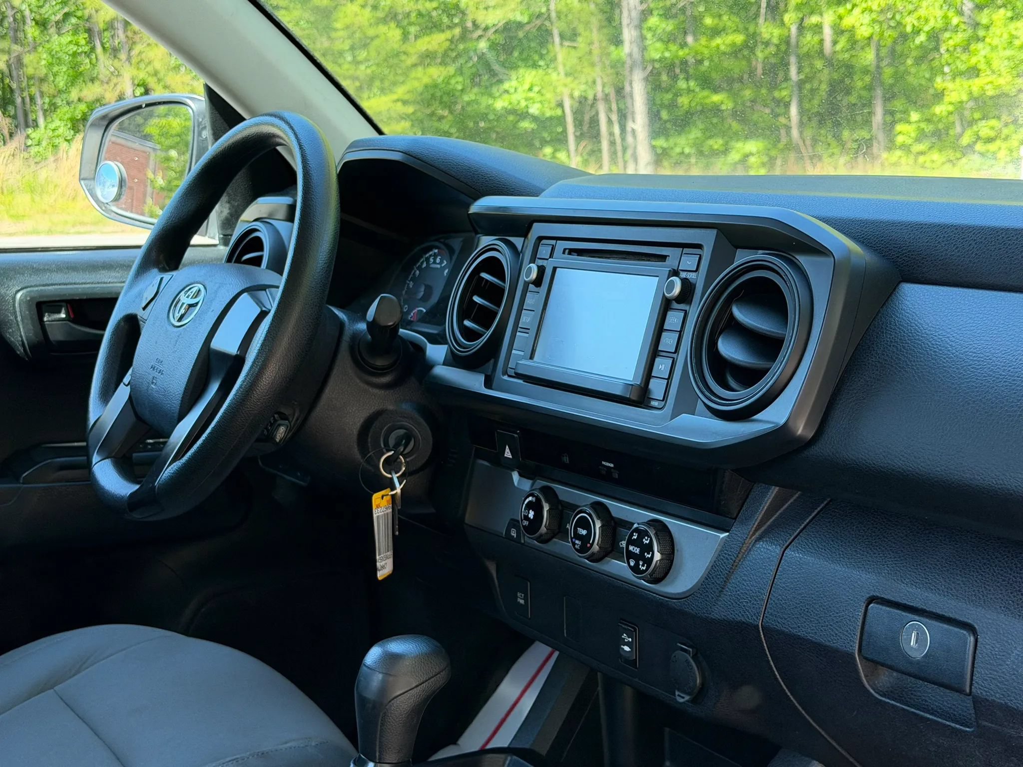 Used 2016 Toyota Tacoma SR RWD image 18