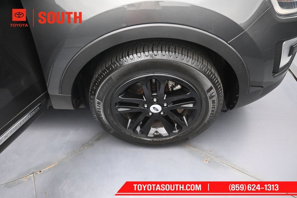 Used 2017 Ford Explorer XLT w/ Equipment Group 202A FWD image 36