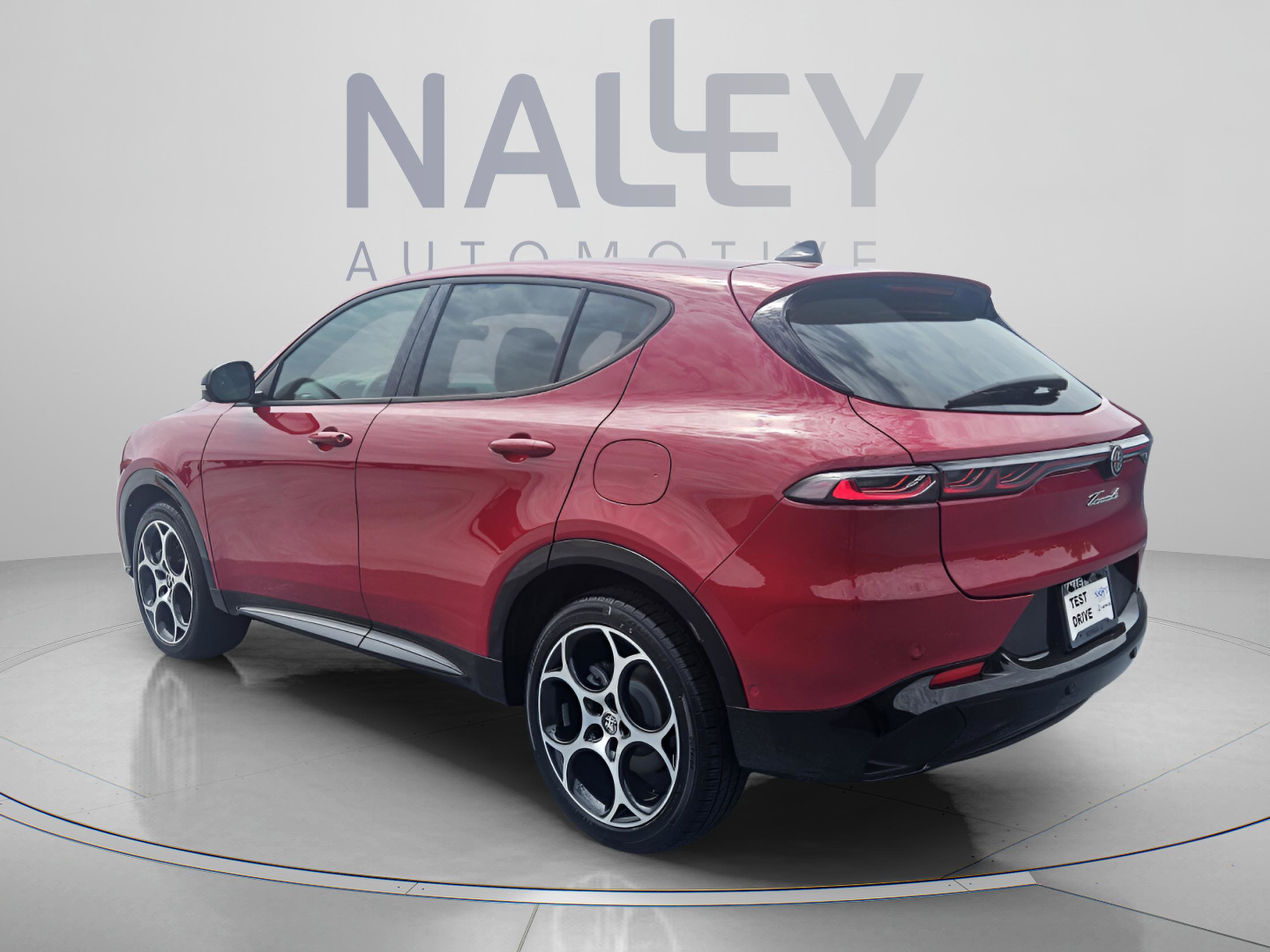 Used 2025 Alfa Romeo Tonale AWD/4WD image 3