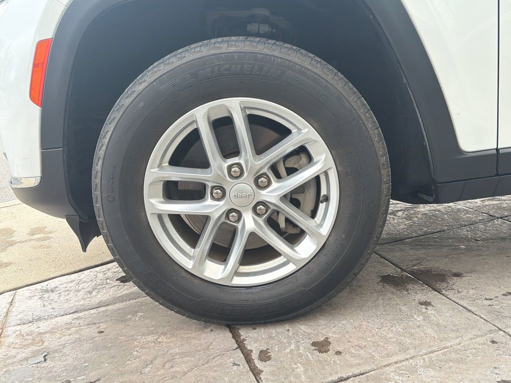 Used 2023 Jeep Grand Cherokee L Laredo image 9