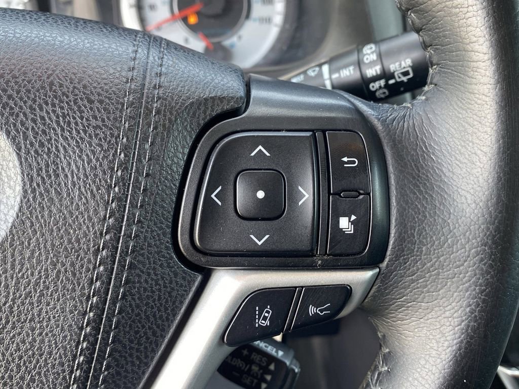 Certified 2019 Toyota Sienna SE FWD image 36