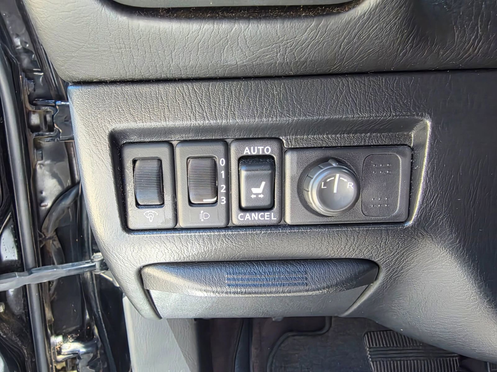 Used 2001 INFINITI QX4 2WD image 29