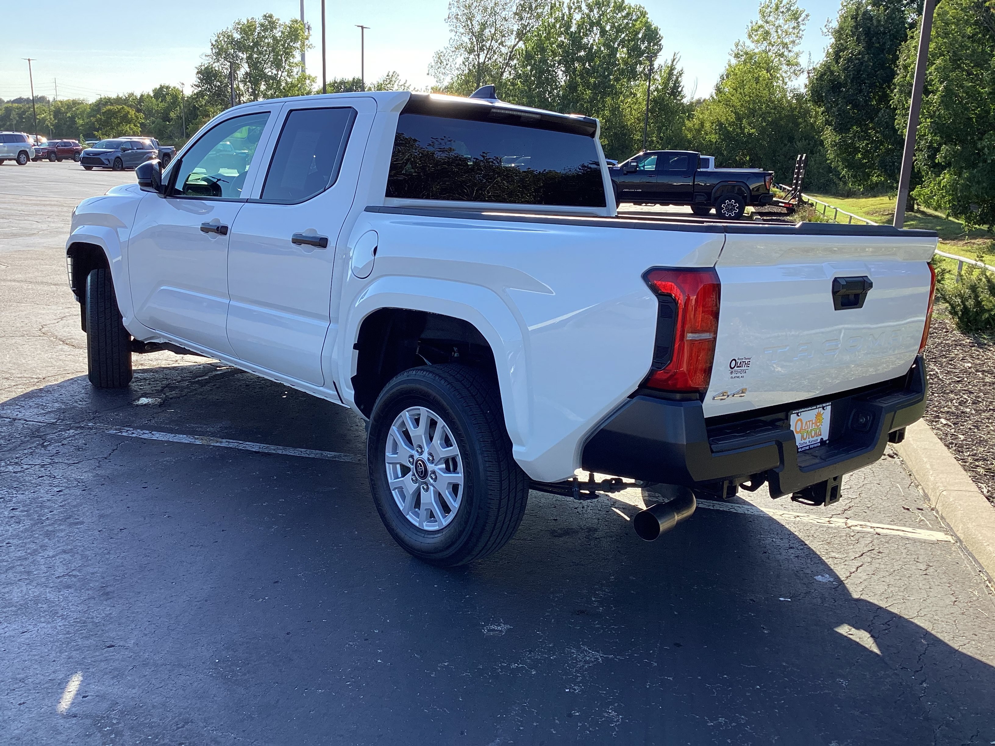 Certified 2025 Toyota Tacoma SR AWD/4WD image 3
