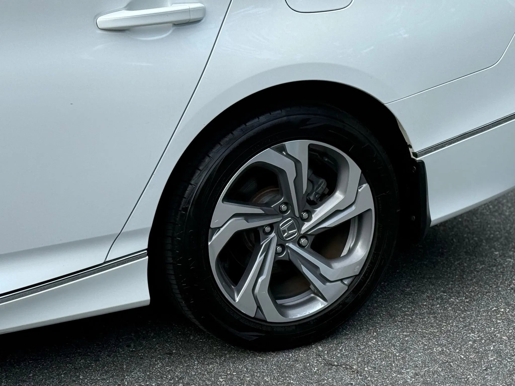 Used 2018 Honda Accord EX-L image 12