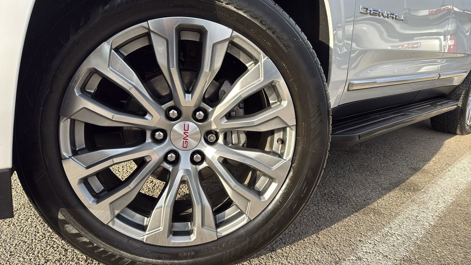 Used 2021 GMC Yukon Denali image 9