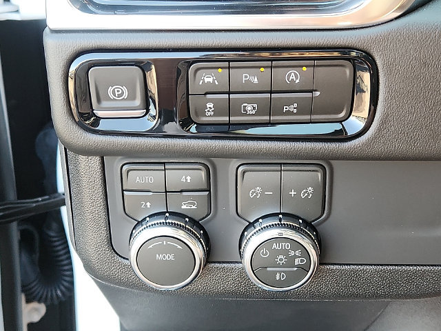 New 2026 GMC Yukon Elevation w/ LPO, Elevation Black Package AWD/4WD image 17