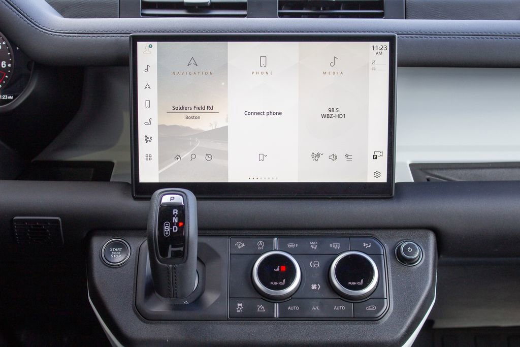 Used 2025 Land Rover Defender 90 X-Dynamic SE image 15