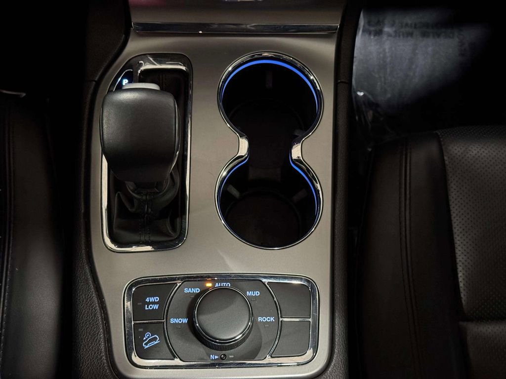 Used 2021 Jeep Grand Cherokee Limited w/ Luxury Group II image 11