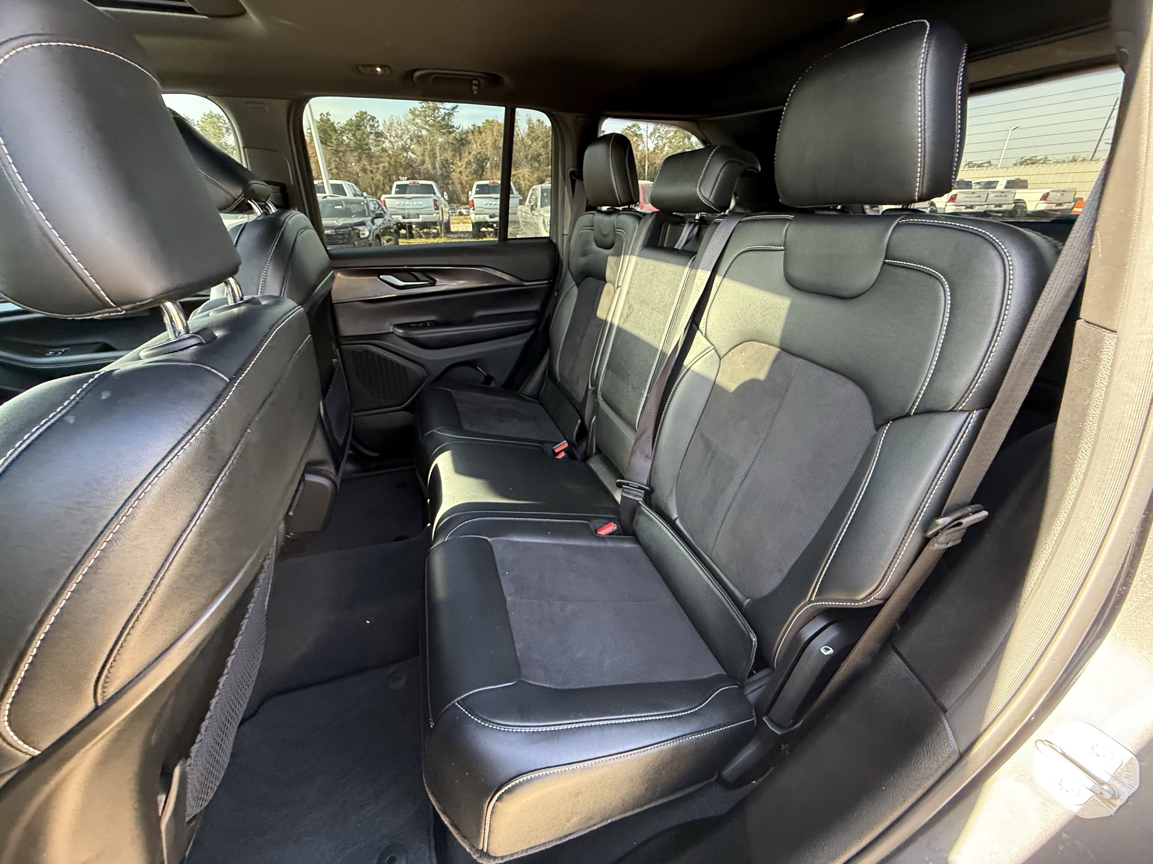 Used 2023 Jeep Grand Cherokee Altitude image 30