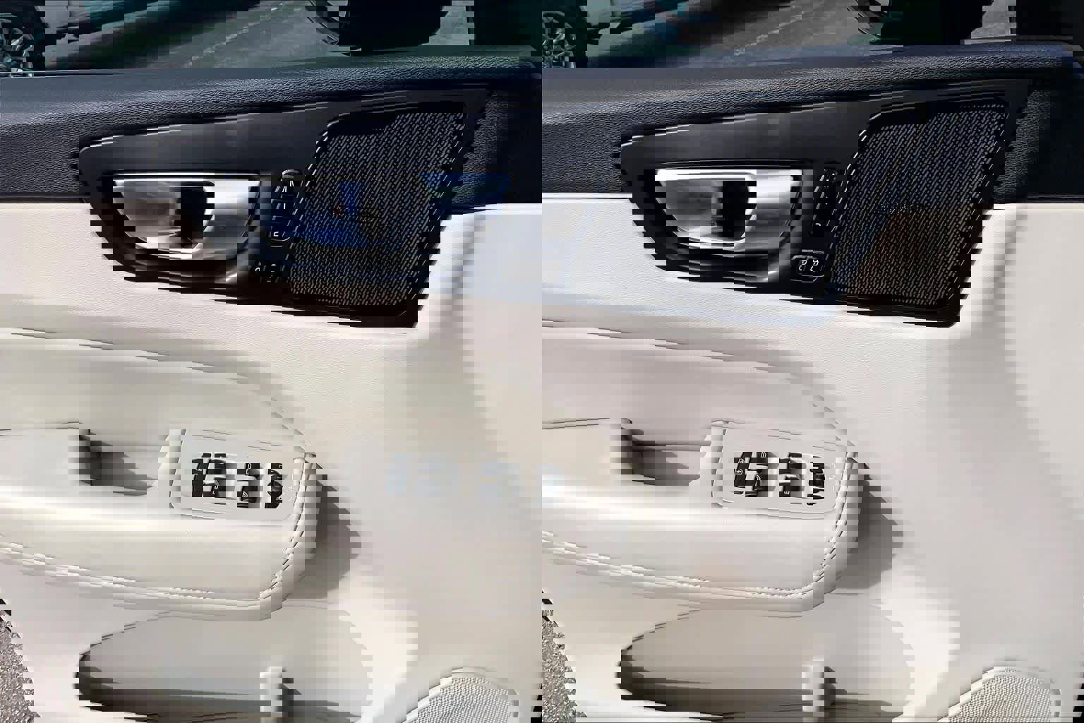 Used 2022 Volvo XC60 B5 Inscription w/ Advanced Package image 33