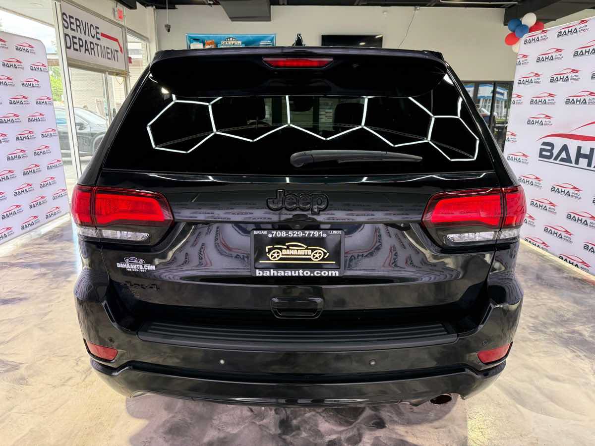 Used 2021 Jeep Grand Cherokee Laredo X AWD/4WD image 9