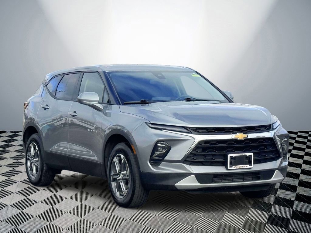 Used 2025 Chevrolet Blazer LT image 4