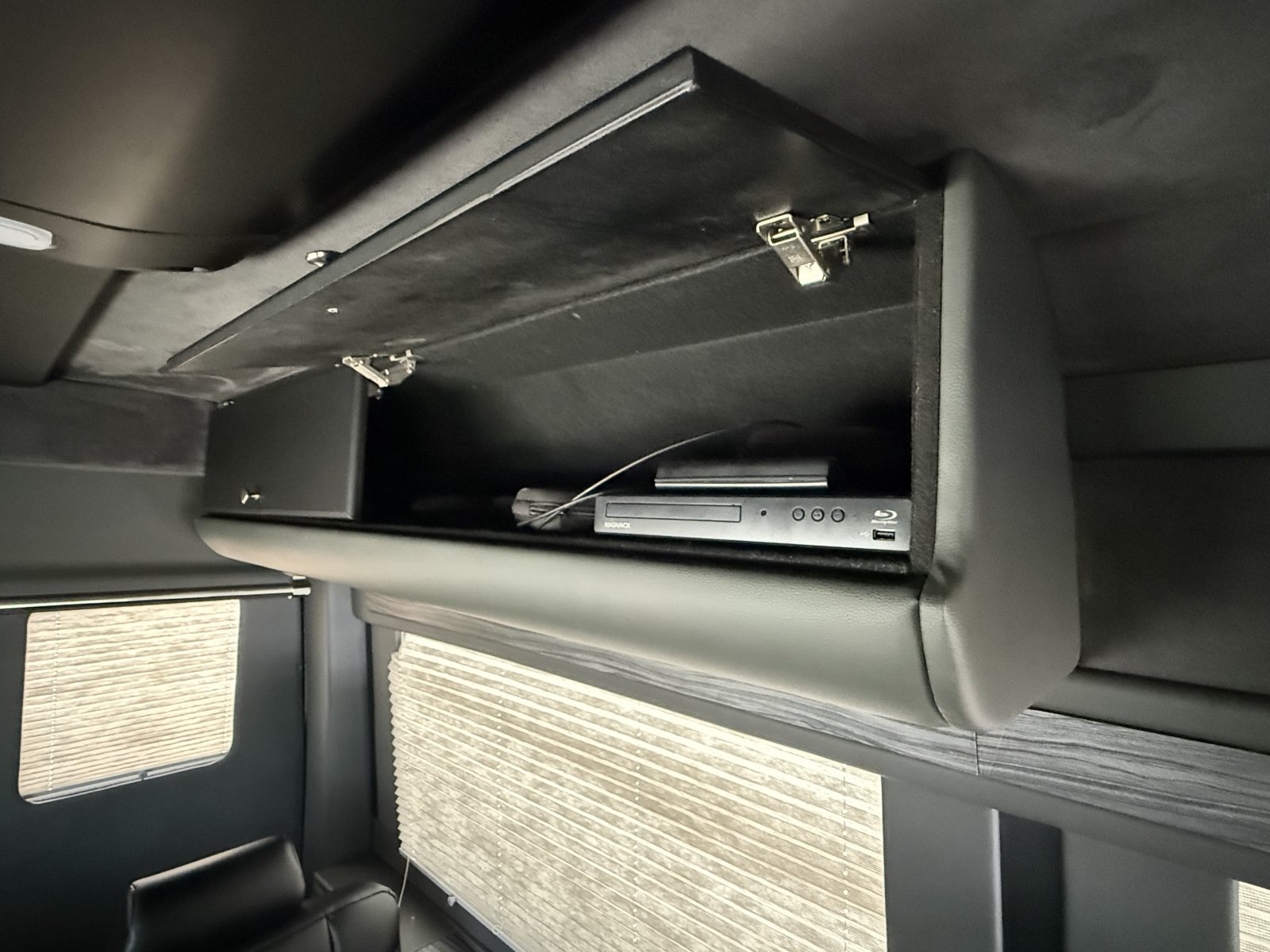 Used 2016 Freightliner Sprinter 2500 AWD/4WD image 10