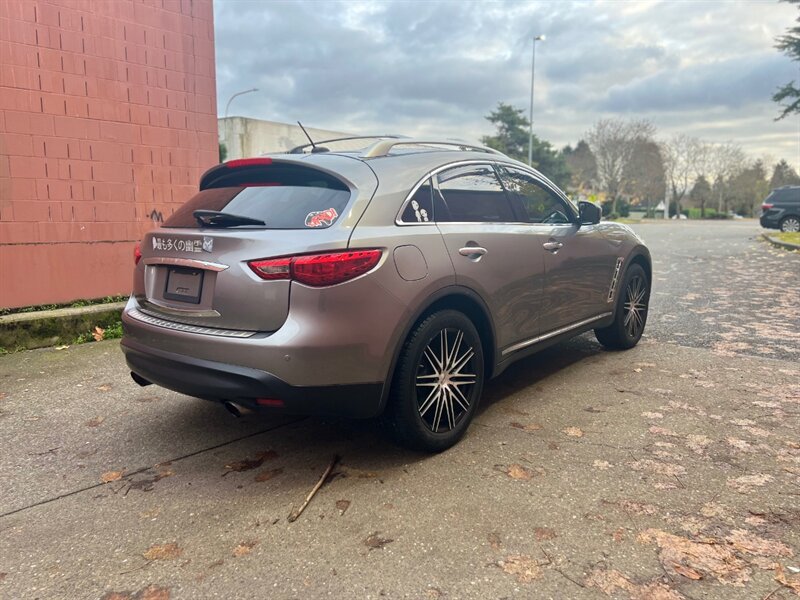 Used 2011 INFINITI FX35 2WD w/ Premium Pkg image 4