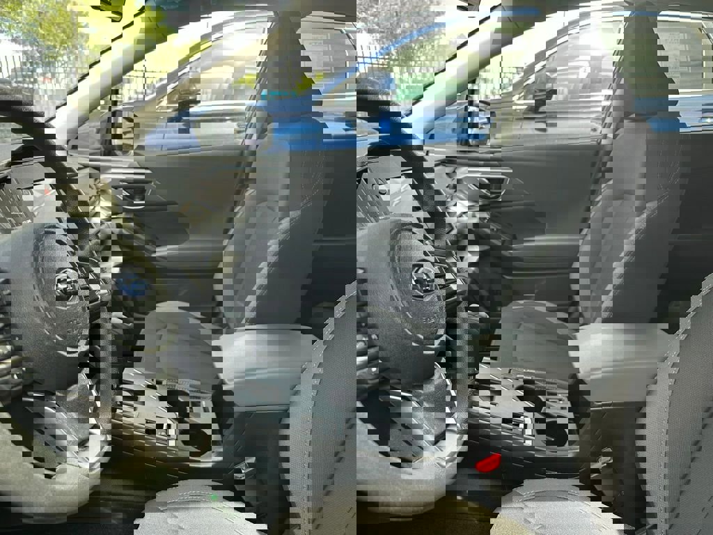 Used 2025 Subaru Impreza 2.0i image 6