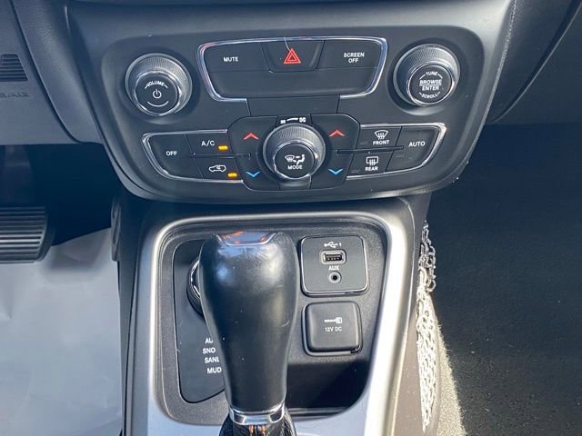 Certified 2020 Jeep Compass Latitude w/ Cold Weather Group image 37