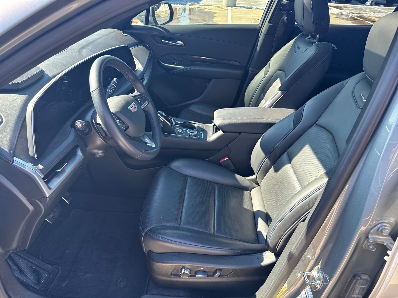 Used 2024 Cadillac XT4 Sport image 9