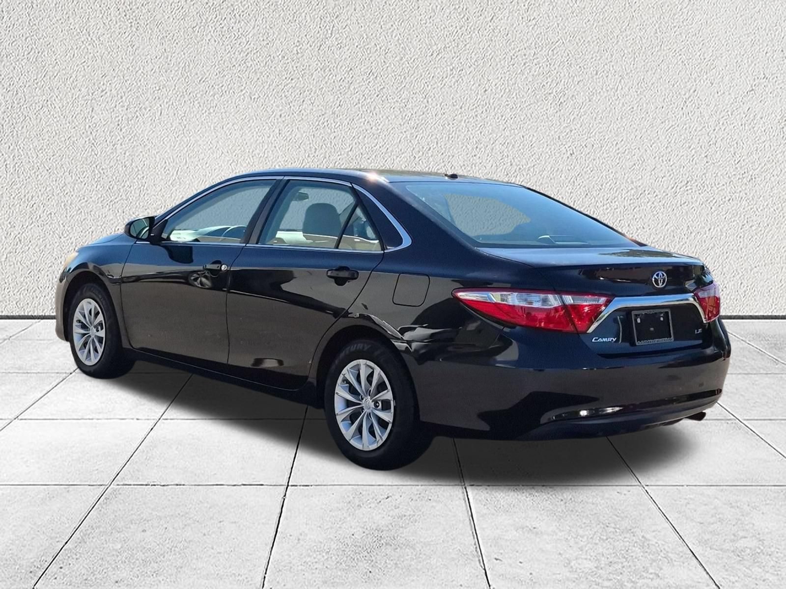 Used 2016 Toyota Camry LE FWD image 5
