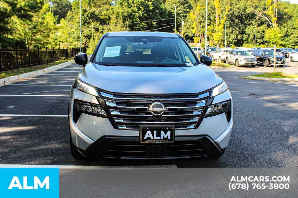 Used 2024 Nissan Rogue S AWD/4WD image 9