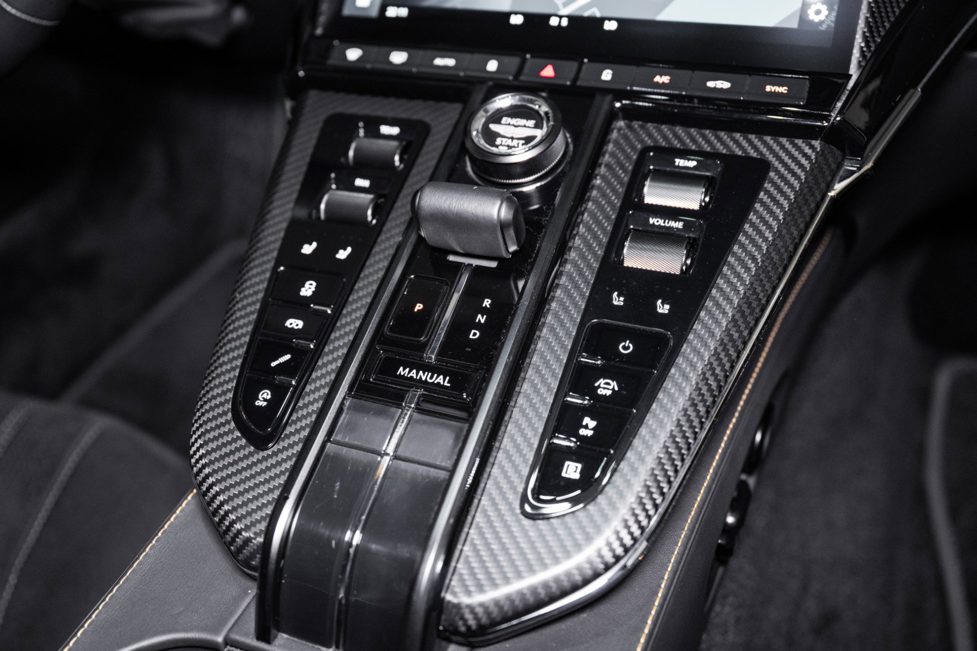 Used 2025 Aston Martin V8 Vantage Coupe image 29