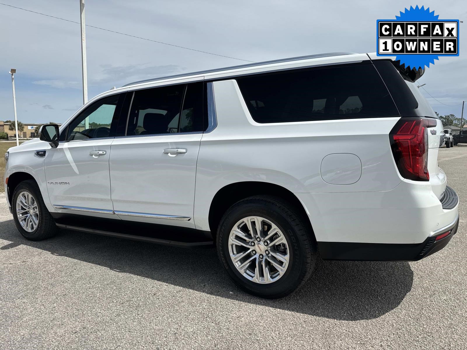 Certified 2024 GMC Yukon XL SLT w/ SLT Luxury Package AWD/4WD image 6