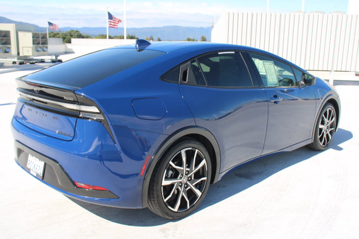 Used 2023 Toyota Prius Prime FWD image 3