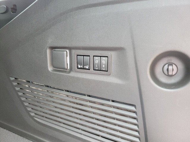 Used 2024 GMC Yukon XL Denali AWD/4WD image 8