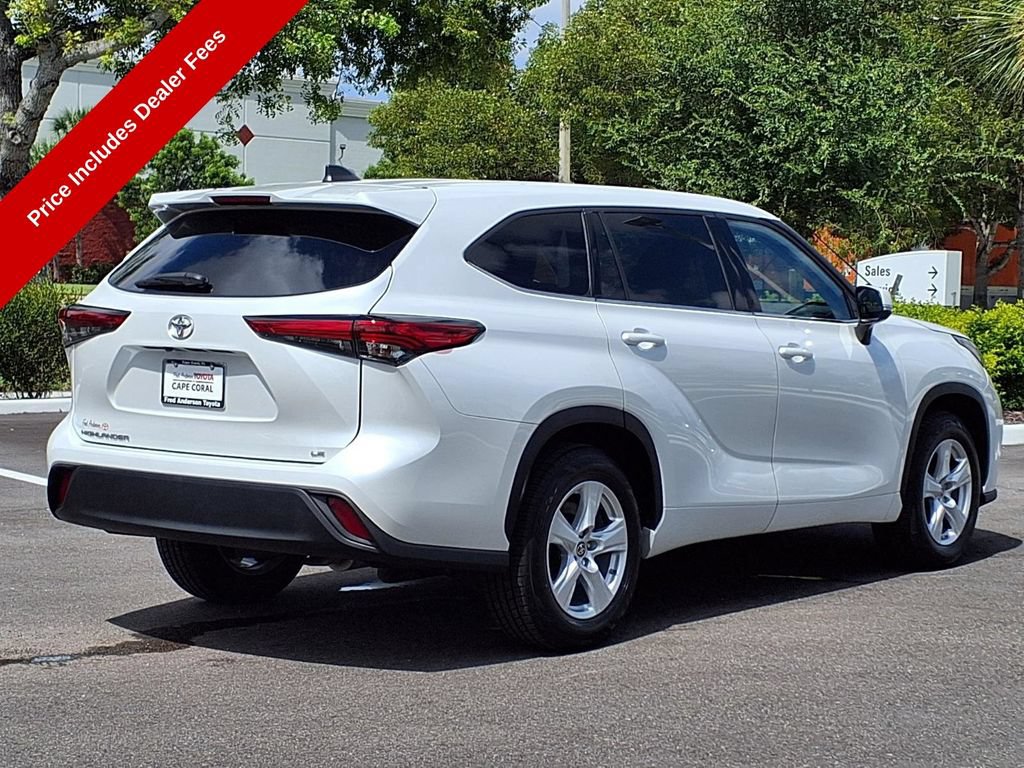 Used 2022 Toyota Highlander LE FWD image 7