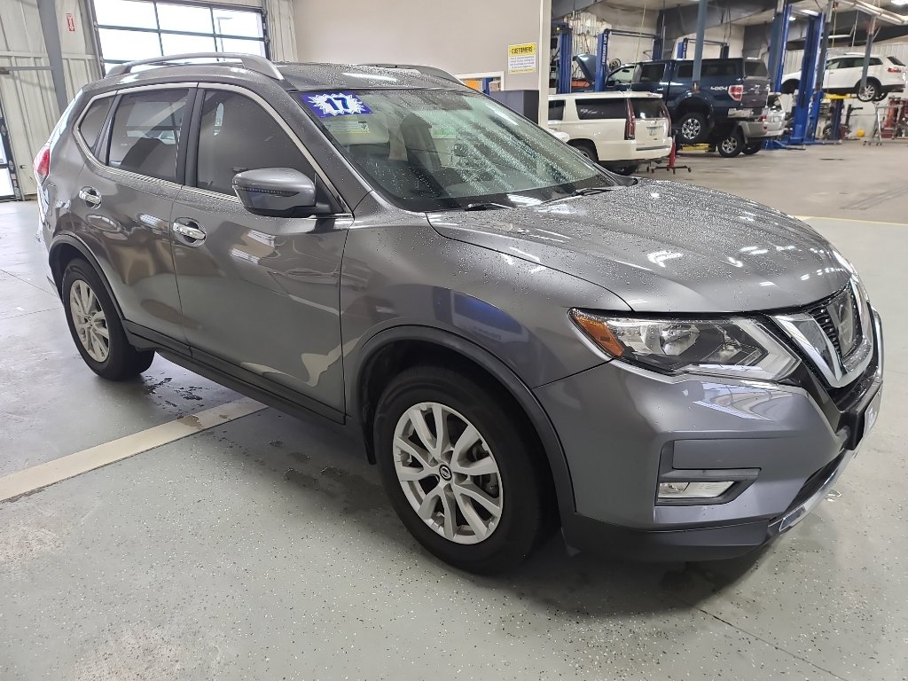 Used 2017 Nissan Rogue SV image 4