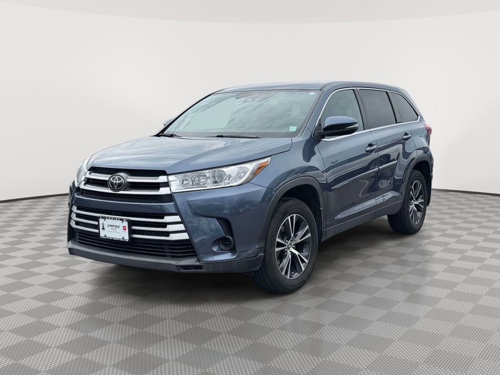 Used 2019 Toyota Highlander LE image 3