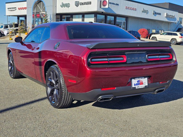 Used 2022 Dodge Challenger SXT RWD image 5