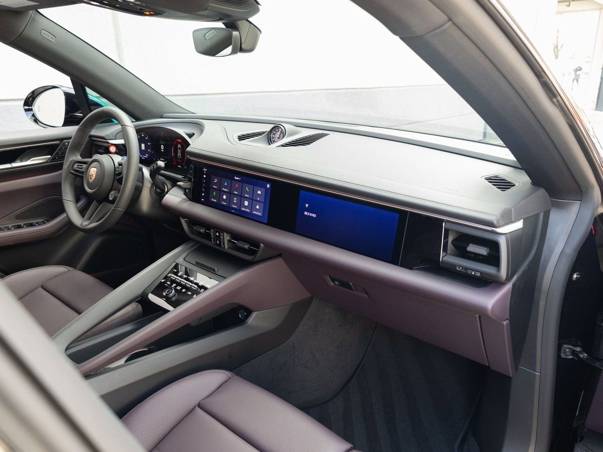 New 2025 Porsche Macan 4 Electric image 40