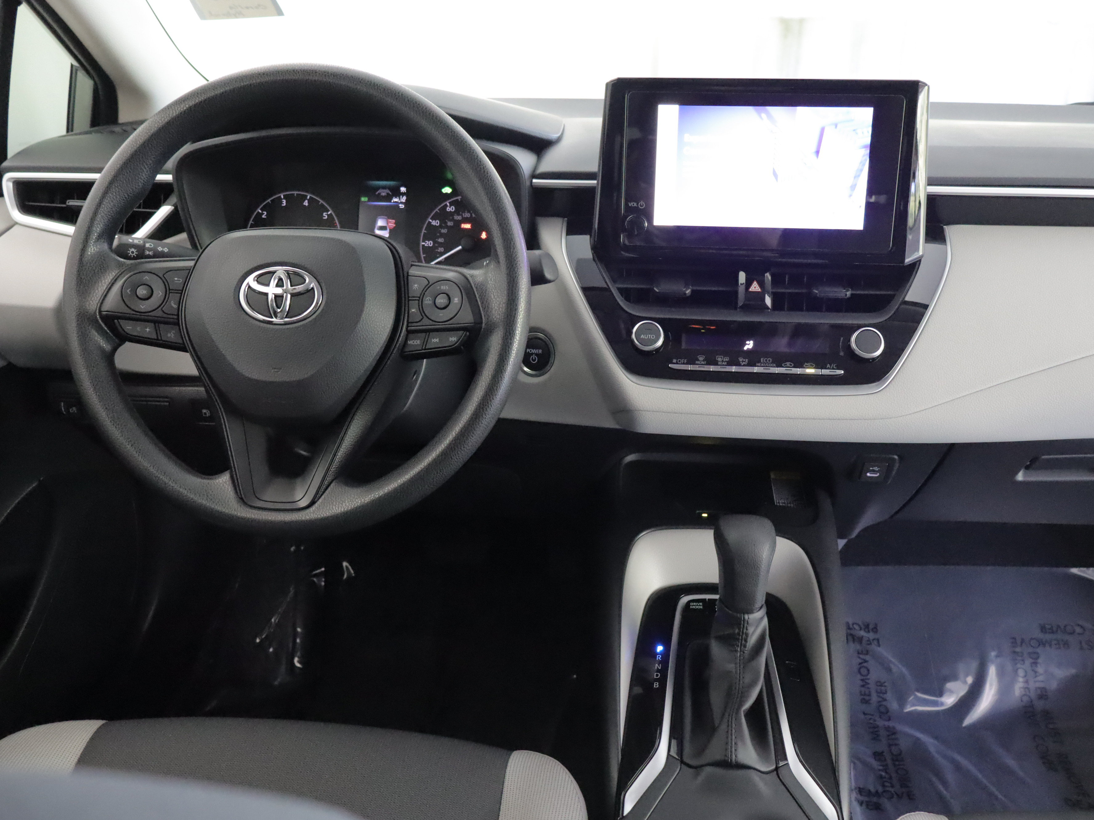 Used 2025 Toyota Corolla LE w/ LE Premium Package FWD image 2
