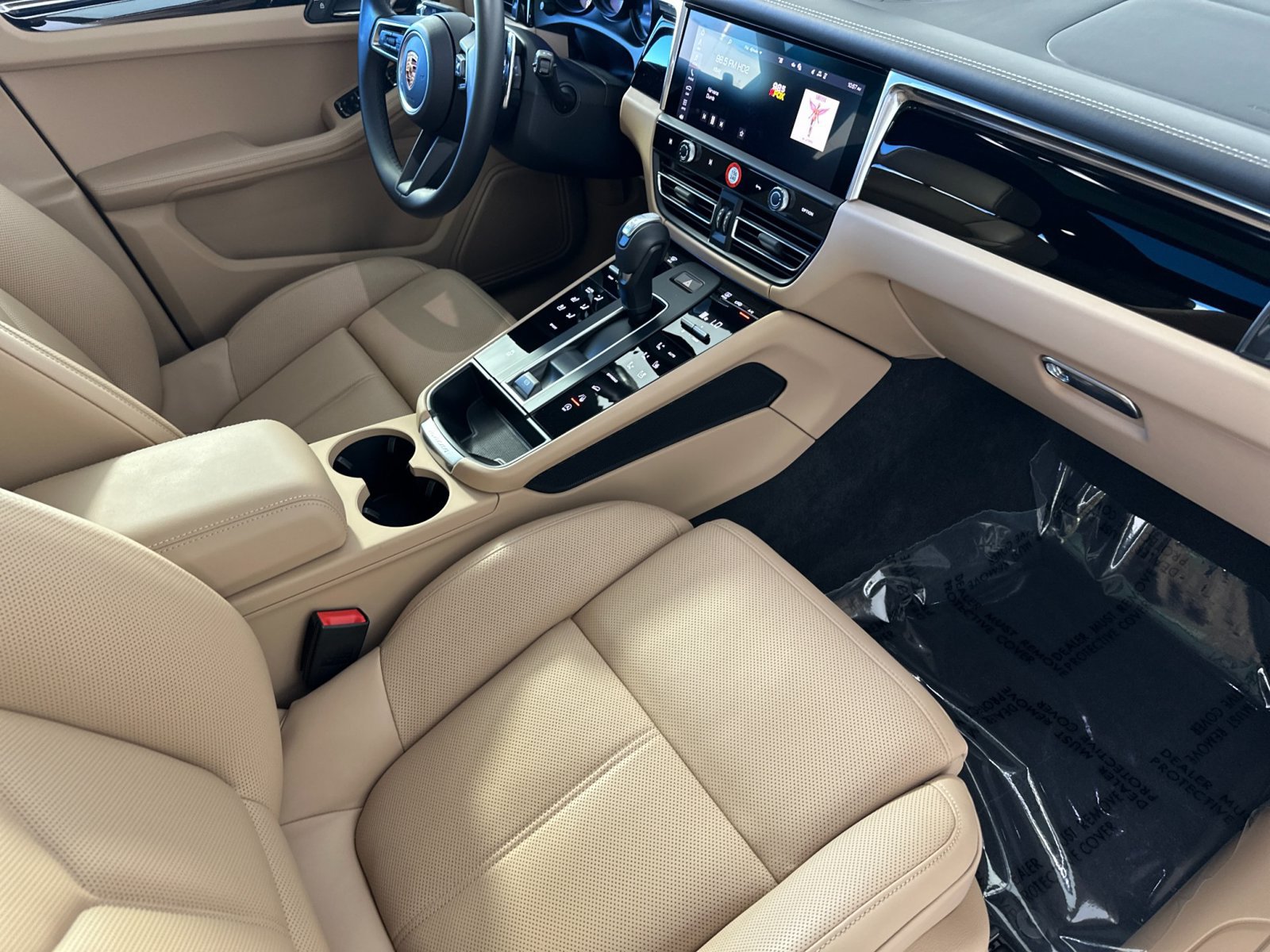 Certified 2026 Porsche Macan AWD/4WD image 18