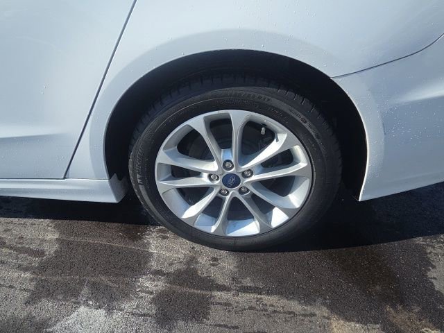 Used 2020 Ford Fusion SE image 12