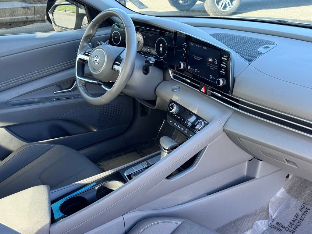 Used 2022 Hyundai Elantra SEL w/ Convenience + Premium Package image 6