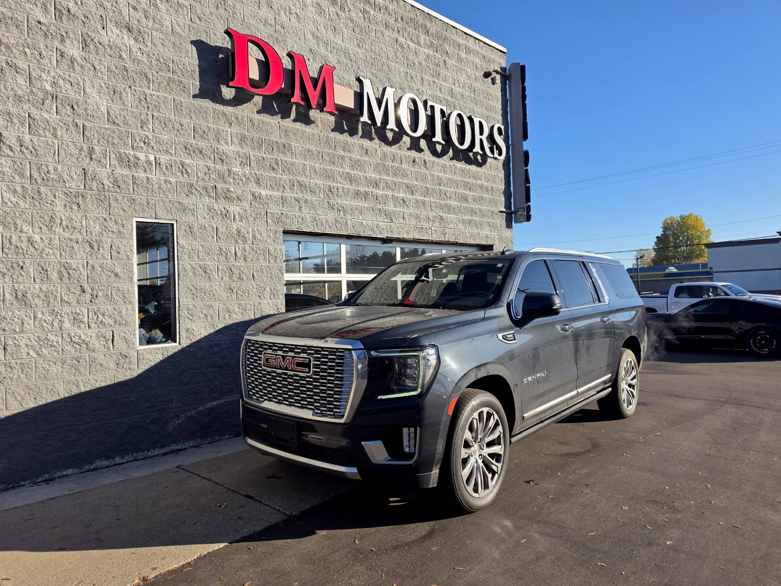 Used 2022 GMC Yukon XL Denali w/ Denali Premium Package AWD/4WD image 22