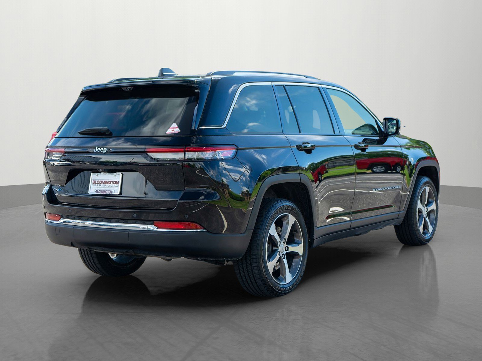 Used 2022 Jeep Grand Cherokee Limited 4xe w/ Luxury Tech Group II AWD/4WD image 7