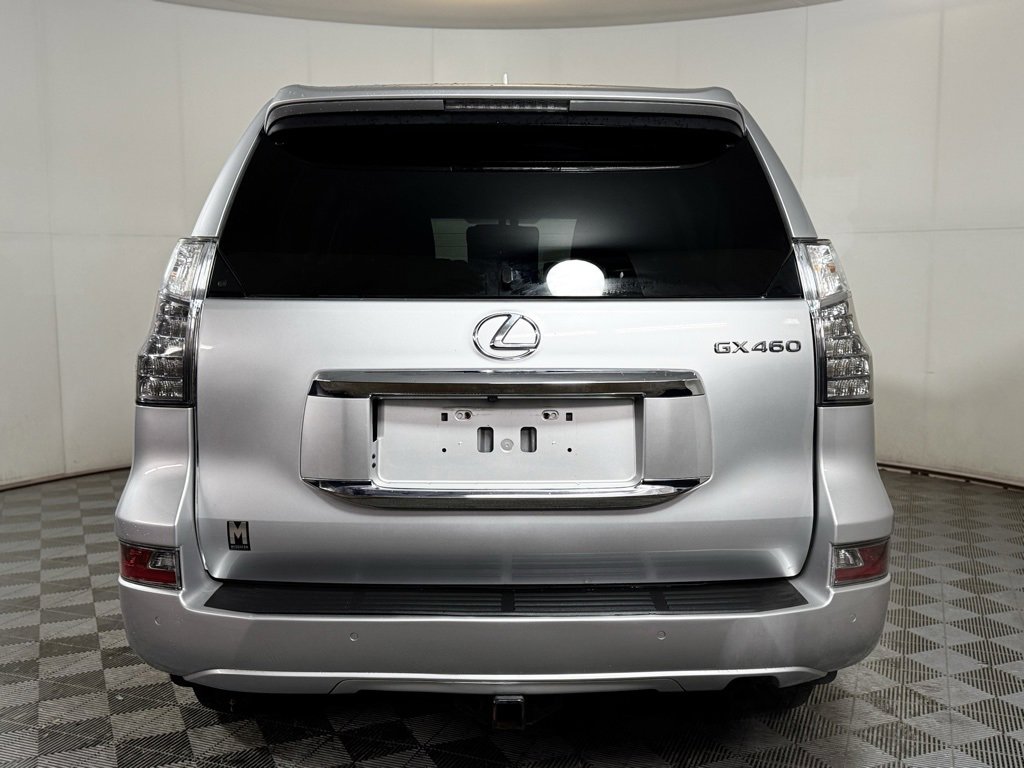 Used 2019 Lexus GX 460 image 3