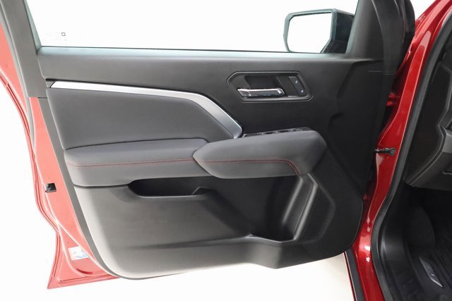 Used 2024 Chevrolet Colorado Z71 w/ Z71 Convenience Package 2 image 8