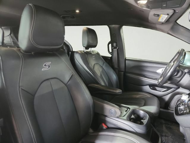 Used 2021 Chrysler Pacifica Touring-L w/ S Appearance Package FWD image 23