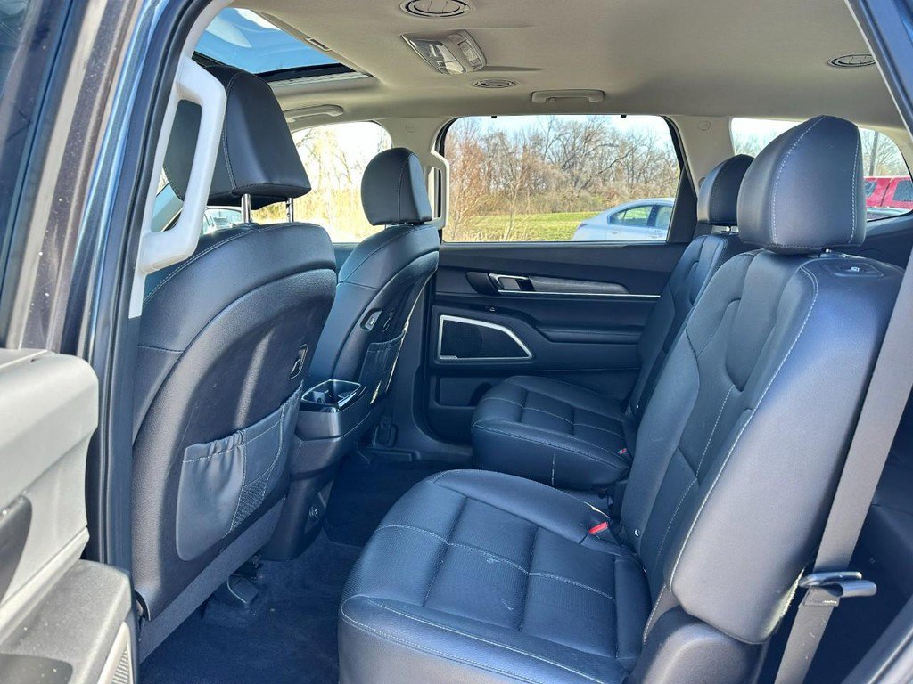 Used 2022 Kia Telluride EX w/ EX Premium Package image 11